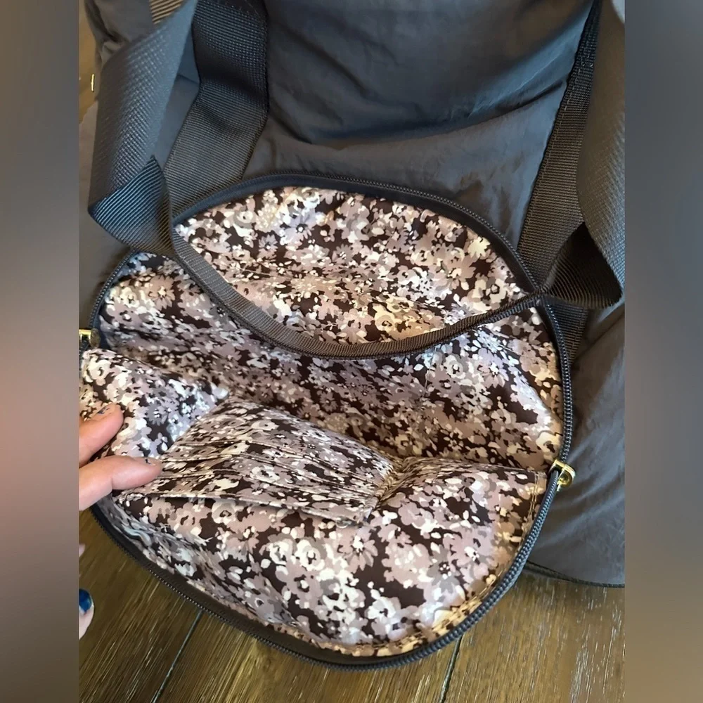 Isaac Mizrahi organizer bag